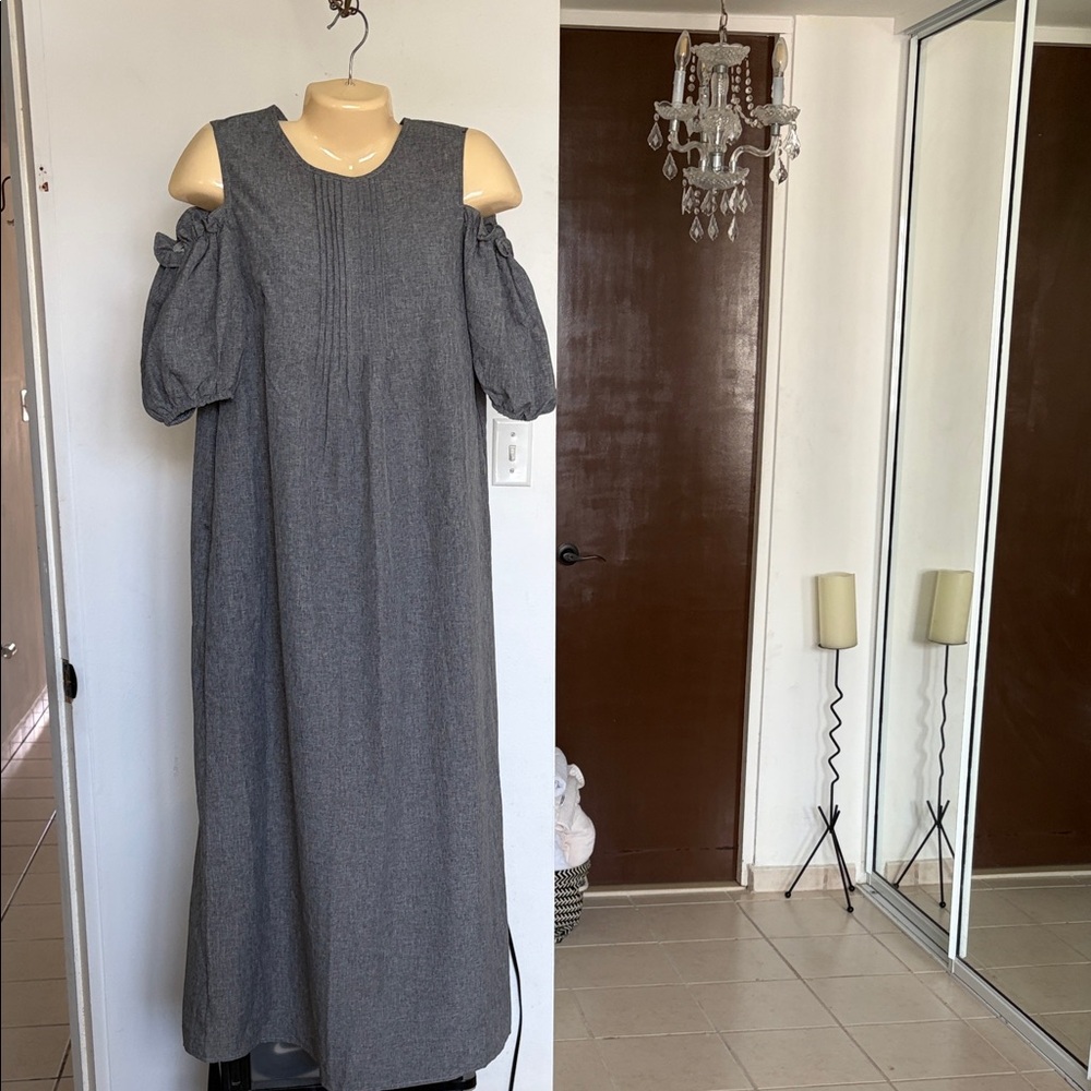 Chic Gray Cold-Shoulder Maxi Dress